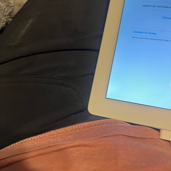 Apple Ipad 2 with White Border - Picture 4 of 6